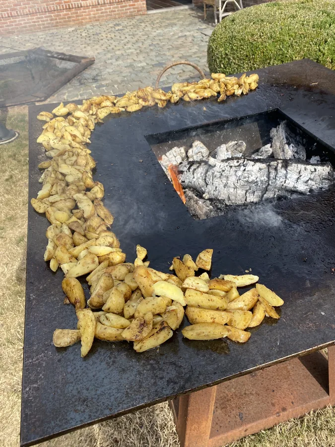 Krieltjes rond de gloeiende kern van de vuurschaal